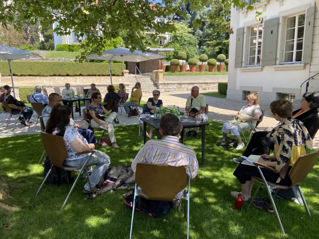 2 Erzählcafés zum Thema Lebensereignisse im Schatten der Bäume
