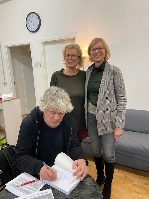 "Erzählcafé"-Autor Gert Dressel und Moderatorinnen Gudrun Schweigkofler und Sabine Bergthaler